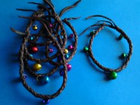 Tobillera de cuero con cascabeles